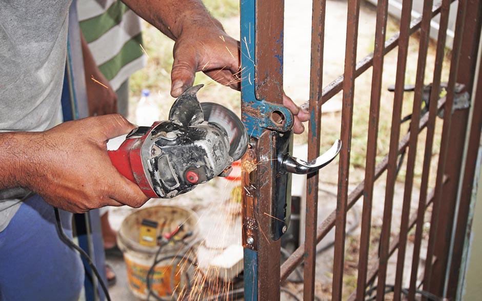  ouvrir une porte sans clé Bricard Grigny